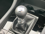操作しやすいウインカーレバーで、安全な車線変更をサポート。直感的に操作でき、運転に集中できます。