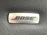 【BOSEサウンドシステム】メーカーオプションの高品位サウンドシステムを搭載。専用のチューニングが施された大小様々なスピーカーから良質なサウンドが奏でられ、臨場感あふれる音響空間を演出します。