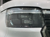 LEDヘッドライトは、点灯の瞬間から最大光量を発揮し、突然暗くなるトンネルなどでの安定感を高めます。