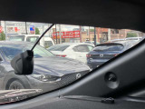 ドライブレコーダー本体は運転席右側にスッキリ収納しております。