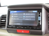 ナビゲーションは純正メモリーナビ(VXM-152VRI)を装着しております。AM、FM、CD、DVD再生、Bluetooth、フルセグTVがご使用いただけます。初めて訪れた場所でも安心ですね!