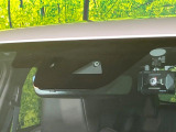 【スマートシティブレーキサポート】低速走行中に前方の車両等を認識し、衝突しそうな時は警報とブレーキで衝突回避と被害軽減をアシスト。より安全にドライブをお楽しみいただけます。