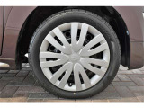 タイヤサイズは165/55R15です。