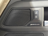 MERIDIANサウンドシステム 入念に考えられたスピーカー配置、サブウーファーが生み出す、豊かで洗練された音響空間。フロント、リアどちらのシートでも、細部まで鮮明なサウンドを楽しめます。