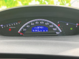視認性の高いメーターで、運転に必要な情報を確認できます。運転状況を的確に把握し、安全運転をサポートします。