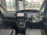 視界も広く見切りも良好で運転しやすいですよ。フロントガラスとフロントドアガラスは紫外線を約99%もカットしてくれます。