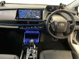 運転席は見やすく整理され、ナビも美しく装着され操作性にも優れています!