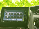 様々な情報を一画面に集約。車両情報や設定変更も簡単に行えます。直感的な操作で、快適なカーライフをサポートします。