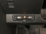 ハンドルの左下にETCがついています。高速道路の料金所の通過も楽々です。 カードの取り出しもしやすい場所についています。