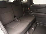 ・ゆとりある広々とした車内空間は、ドライブを始め買い物やレジャーなど、幅広く活躍します。一人でもみんなとでもお出かけを楽しみましょう!