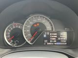 視認性の高いメーターで、速度や燃料残量などを確認しやすいです。運転に必要な情報を一目で把握でき、安全運転をサポートします。
