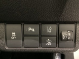 ハンドルの右側にはヘットライトリベライザーとHondaセンシング用のメインスイッチがついています。ヘッドライトリベライザーは道路状況や積荷の加重に応じてライトの高さを調節できます。