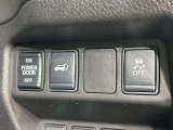 【パワーバックドア】スマートキーや運転席のボタンを押すだけでリアゲートが自動で開閉します!荷物を持っている時や、高い位置にあるバックドアを閉める際に便利な機能です♪