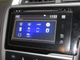 ナビゲーションは純正メモリーナビを装着しております。AM、FM、CD、DVD再生、Bluetooth、フルセグTVがご使用いただけます。初めて訪れた場所でも安心ですね!