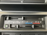 操作しやすいインターフェースで、快適なドライブをサポート。設定変更も簡単に行えます。使いやすさを重視した設計です。