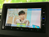 停車中にテレビや映像を楽しめる機能です。長距離移動の休憩時などに、リラックスした時間を過ごせます。快適な空間を提供します。