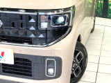 【LEDヘッドライト】悪天候や夜間走行時も良好な視界を確保し安心して運転できる高輝度LEDヘッドライトを装備!点灯速度が早く、消費電力も抑えられています。