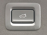 【パワーバックドア】スマートキーや運転席のボタンを押すだけでリアゲートが自動で開閉します!荷物を持っている時や、高い位置にあるバックドアを閉める際に便利な機能です♪