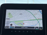 わかりやすい地図表示で、目的地へのナビゲーションをスムーズに。初めての道でも安心して運転できます。渋滞情報も確認可能です。