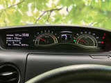 視認性の高いメーターパネルは、運転に必要な情報を的確にドライバーへ伝えます。デジタル表示とアナログ表示を組み合わせたデザインも特徴的です。