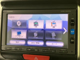 CDやラジオ、iPodなど、様々な音源に対応しています。お好みの音楽を楽しみながら、快適なカーライフを送りましょう。操作も直感的で簡単です。