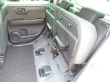 ◆チップアップ&ダイブダウン機構付【ULTR SEAT】は後席座面を左右分割で跳ね上げることができます。トランクで積載できない背の高い荷物をラクラク収納できます。ホンダ車ならではの人気装備です。