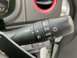 操作しやすいウインカーレバーで、安全な車線変更をサポートします。直感的に操作できるので、運転に集中できます。