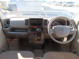 明るく広々した車内で、運転に全集中できます