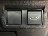 【パワーバックドア】スマートキーや運転席のボタンを押すだけでリアゲートが自動で開閉します!荷物を持っている時や、高い位置にあるバックドアを閉める際に便利な機能です♪