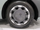 タイヤサイズは185/65R15です。