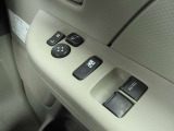 ビジネスカーでも快適装備は外せません。運転席&助手席はパワーウインドウです。(挟み込み防止機能付き)。