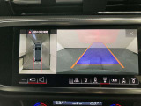 バックカメラと前後のバンパーセンサーで駐車時も安心です。