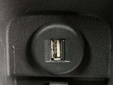 こちらのクルマはUSB接続コネクタも装備されています♪
