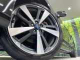 【純正18インチアルミホイール】外観にマッチした純正アルミホイールを装着しております。各種社外アルミホイールや、スタッドレスタイヤも取扱いしております。是非ご相談ください♪