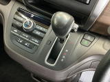 【eコンスイッチ】低燃費運転をサポートするECONモード。スイッチをONすると、エンジンやトランスミッション、A/Cなどを協調制御し、燃費の向上に貢献。エコドライブの効果を高めます。