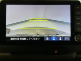 【バックカメラ】運転が苦手な方も車庫入れラクラクです!ギアをリバースに入れれば自動的に切り換わりますので、面倒な操作は不要です♪狭い駐車場もお車を傷つけず安心ですね!