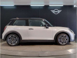 MINIのアロイ・ホイールは、MINIらしさの象徴である、ゴーカート・フィーリングを向上させるために技術の粋を集めて開発されています。