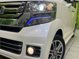 【LEDヘッドライト】悪天候や夜間走行時も良好な視界を確保し安心して運転できる高輝度LEDヘッドライトを装備!点灯速度が早く、消費電力も抑えられています。