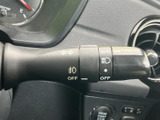操作しやすいウインカーレバーで、スムーズな車線変更をサポートします。確かな操作感で、安全運転をサポートします。