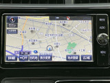 目的地設定もスムーズ。高精細な地図表示で、初めての道でも安心してお出かけいただけます。運転サポートに最適な一台です。