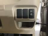 ヘッドライトの角度を調整出来るレべリングダイヤルは運転席の右側、手の届きやすい位置にあります。