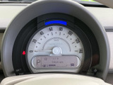 視認性の高いメーター類が、運転に必要な情報を的確に伝えます。落ち着いた色調のデザインが、運転席をより快適な空間に。運転状況が一目でわかります。