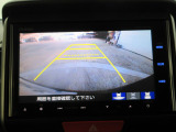 バックカメラの画像です。ガイドラインがスムースな車庫入れをサポートいたします。車庫入れの安心感がアップしますね。