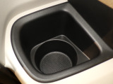 助手席の手の届きやすい位置にドリンクホルダーがあります。