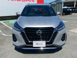 正面は印象的な日産のVモーショングリル☆