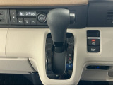 オートマチックシフトレバーは、手になじみ操作しやすい形状で安全運転にもつながります♪