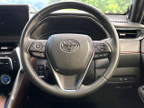 インテリアに合わせたデザインのステアリングは、運転される方のことも考え、運転しやすい形状、大きさです。是非一度、実際に触ってお確かめください。