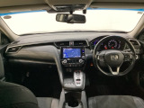 車内は光触媒抗菌消臭施工済です。スタイリッシュなデザインでスポーティなインパネ周りを演出します。グローブボックスやカップホルダーのほかにトレーなどたくさんの収納スペースが付いています。