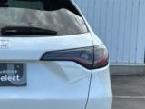 特徴的なデザインで後方からの確認しやすいLEDリアコンビネーションランプ
