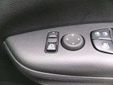 ドアミラーの鏡面の調節、格納は運転席からすべて操作できます!